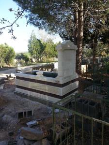Zeytinli Urfa taşı granit bantlı mezar 23